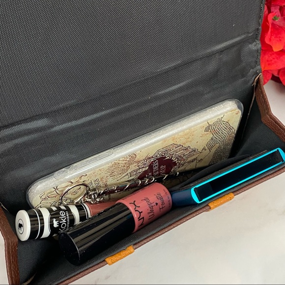 Harry Potter Hogwarts School Trunk Clutch Handbag Crossbody - Picture 12 of 16